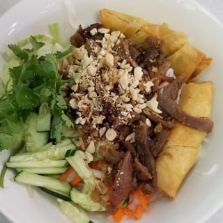 V2-Grill Chicken & Egg Rolls Salad
