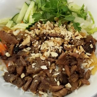 V4-Grill Pork Skewers Salad